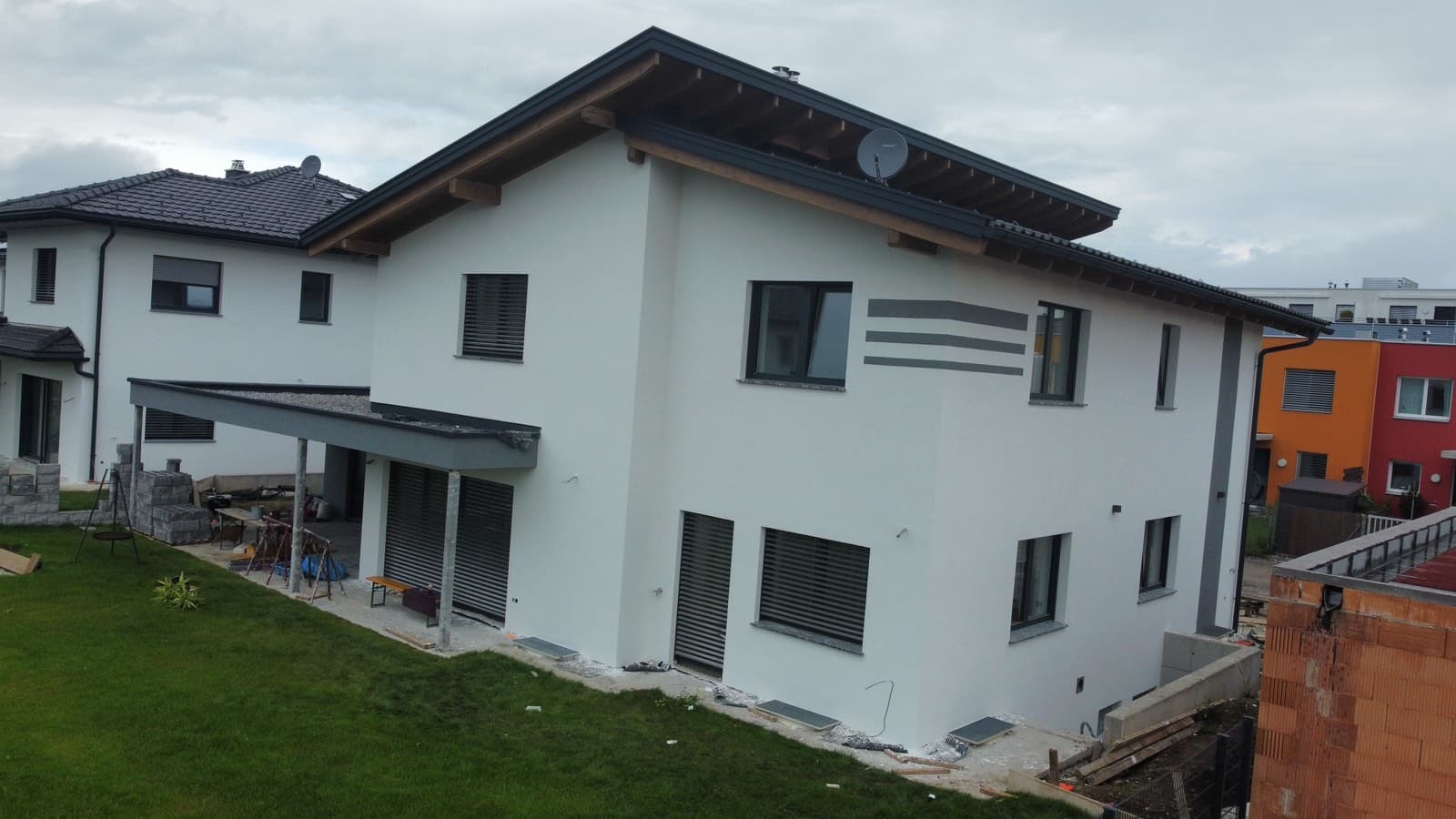 Bauprojekt von Home-Verputz: verputztes Wohnhaus mit Fassade und Vollwärmeschutz – Bild 4