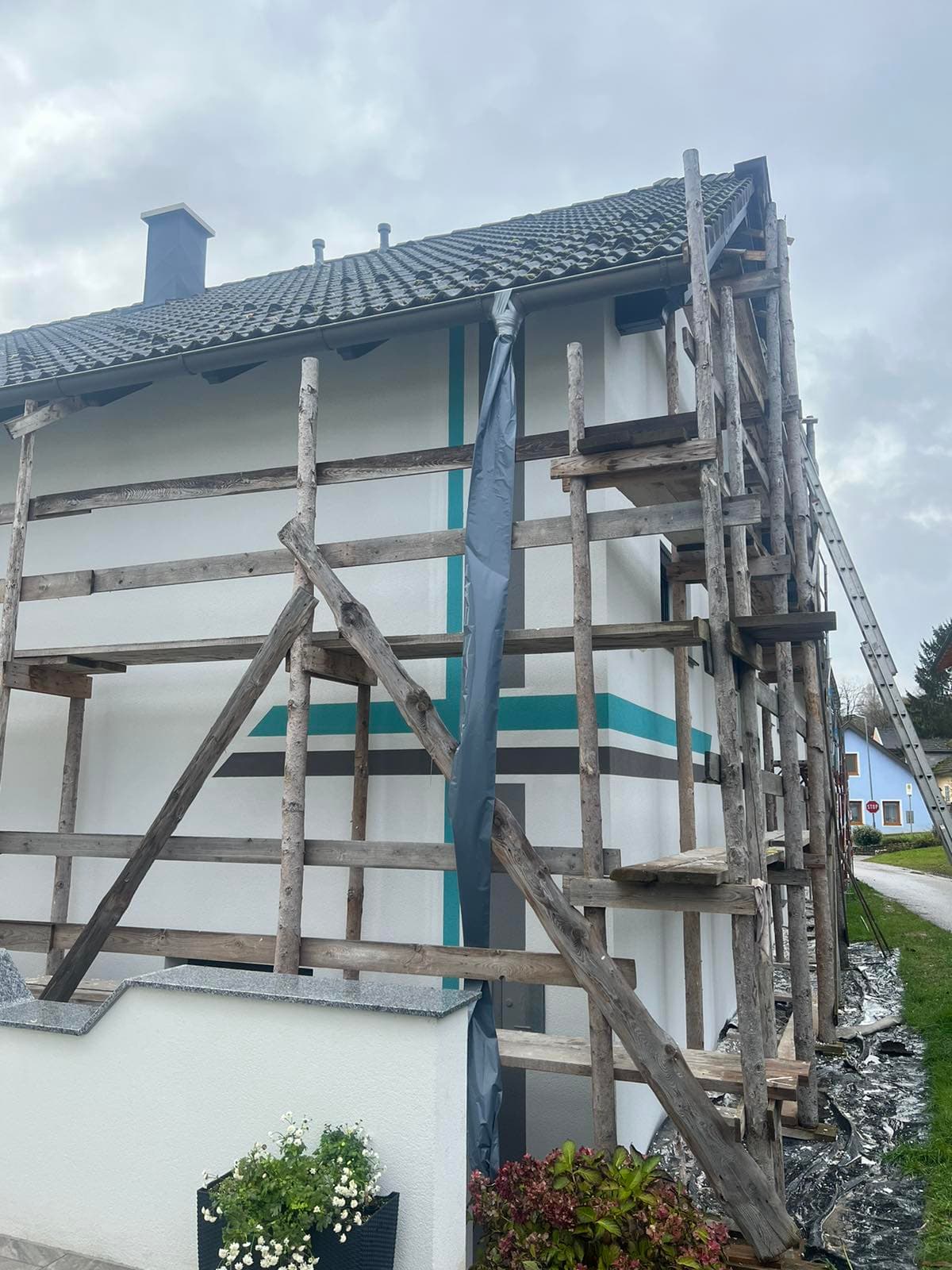 Bauprojekt von Home-Verputz: verputztes Wohnhaus mit Fassade und Vollwärmeschutz – Bild 48